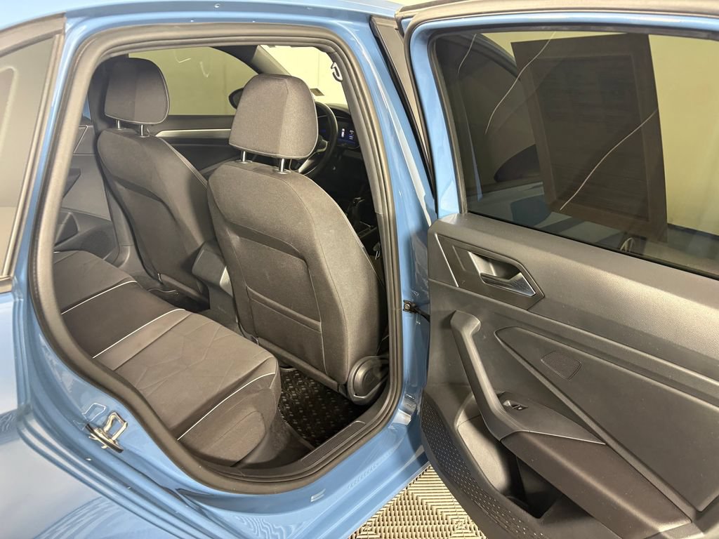 Used 2025 Volkswagen Jetta Sport FWD image 29