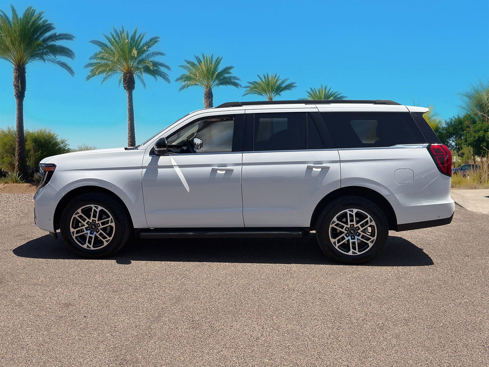 Certified 2025 Ford Expedition Active AWD/4WD image 2
