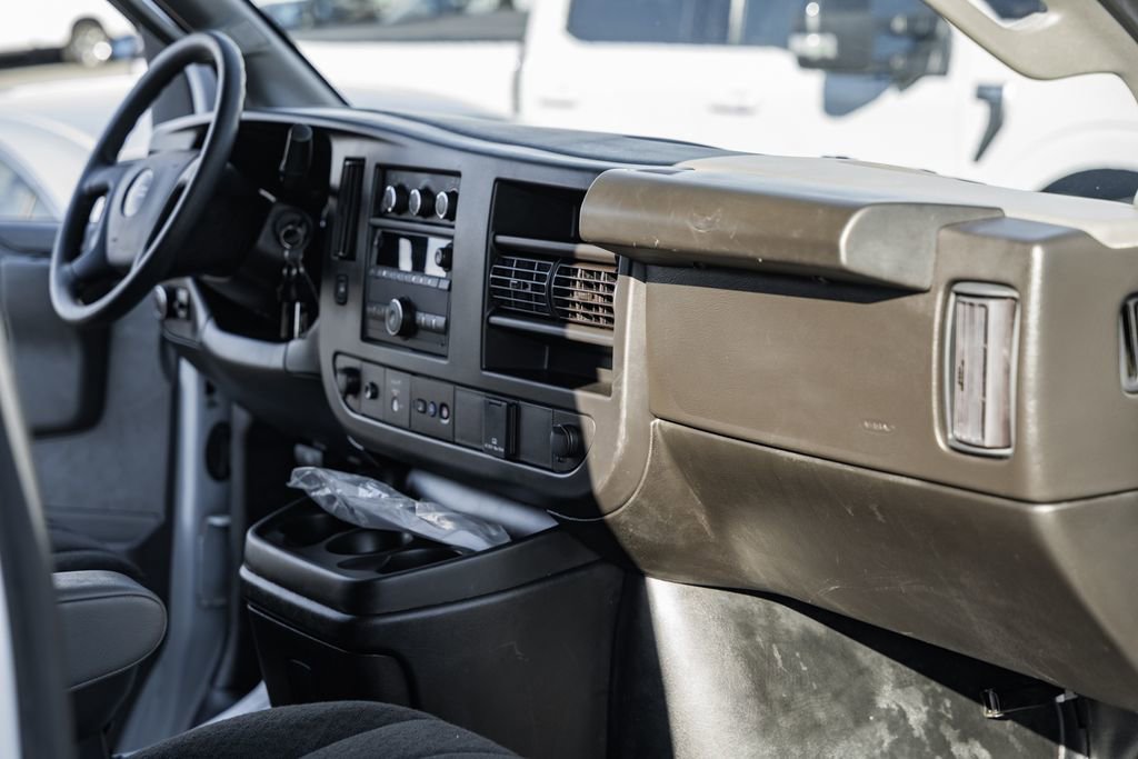 Used 2023 GMC Savana 2500 image 22