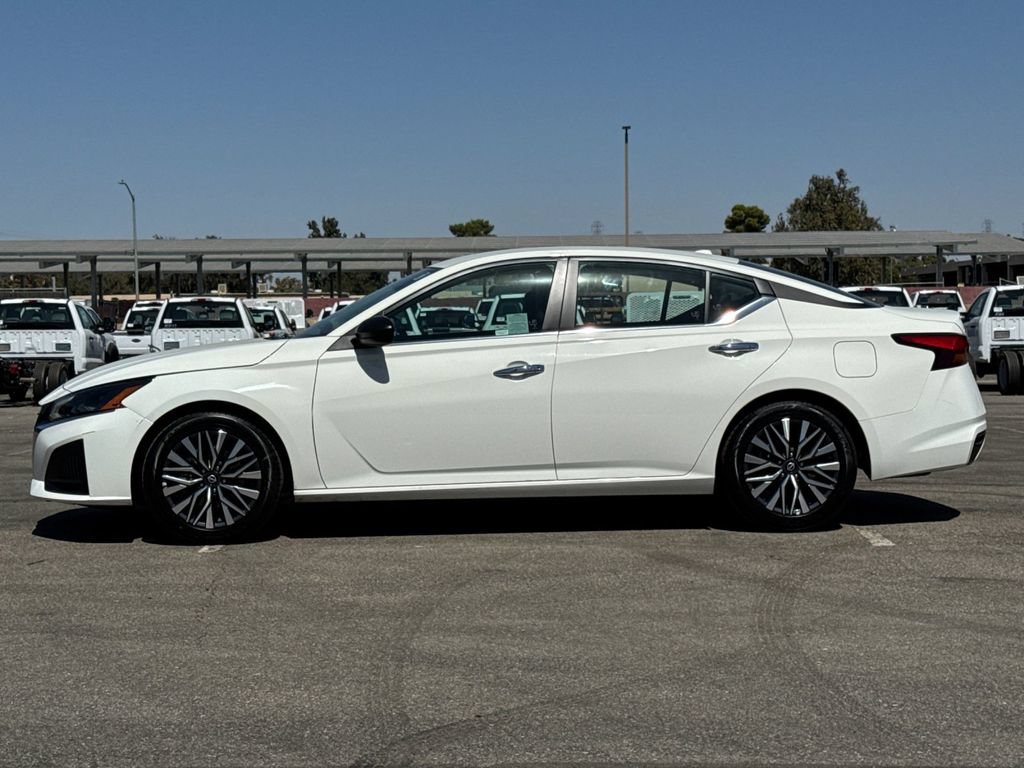Used 2025 Nissan Altima 2.5 SV FWD image 6