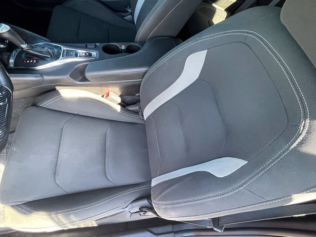 Used 2019 Chevrolet Camaro LT RWD image 10