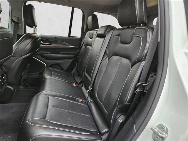 Used 2022 Jeep Grand Cherokee Limited 4xe w/ Luxury Tech Group II AWD/4WD image 16