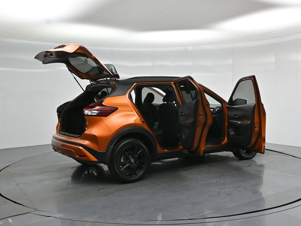 Used 2023 Nissan Kicks SR FWD image 5