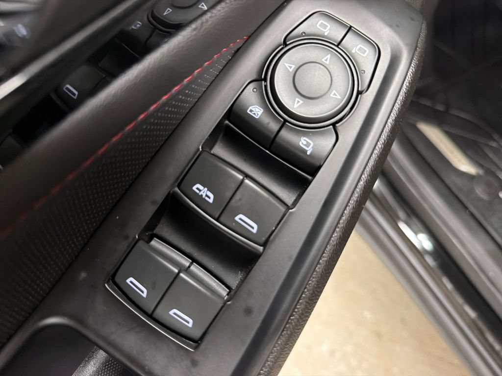 Used 2023 Chevrolet Traverse RS FWD image 17