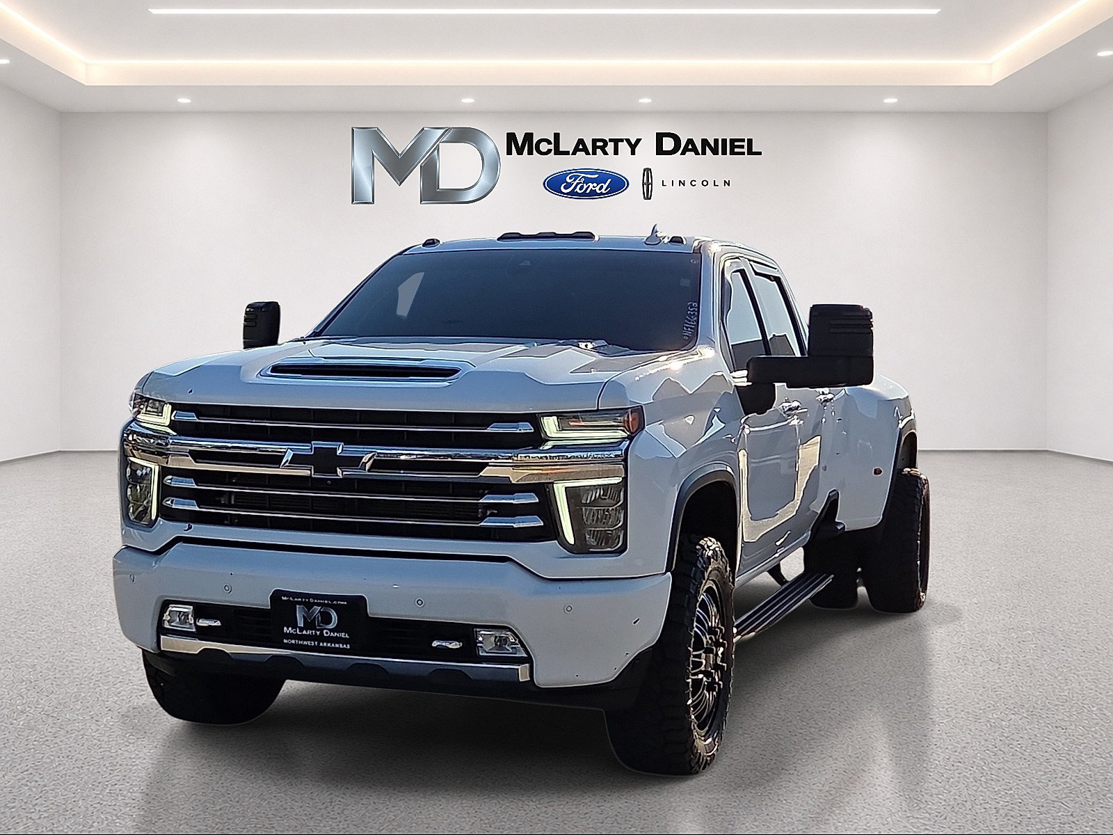 Used 2022 Chevrolet Silverado 3500 High Country AWD/4WD image 2