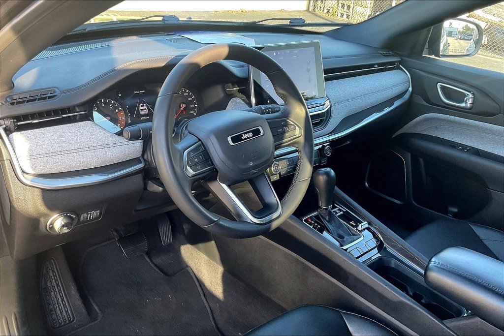 Used 2024 Jeep Compass Latitude AWD/4WD image 13