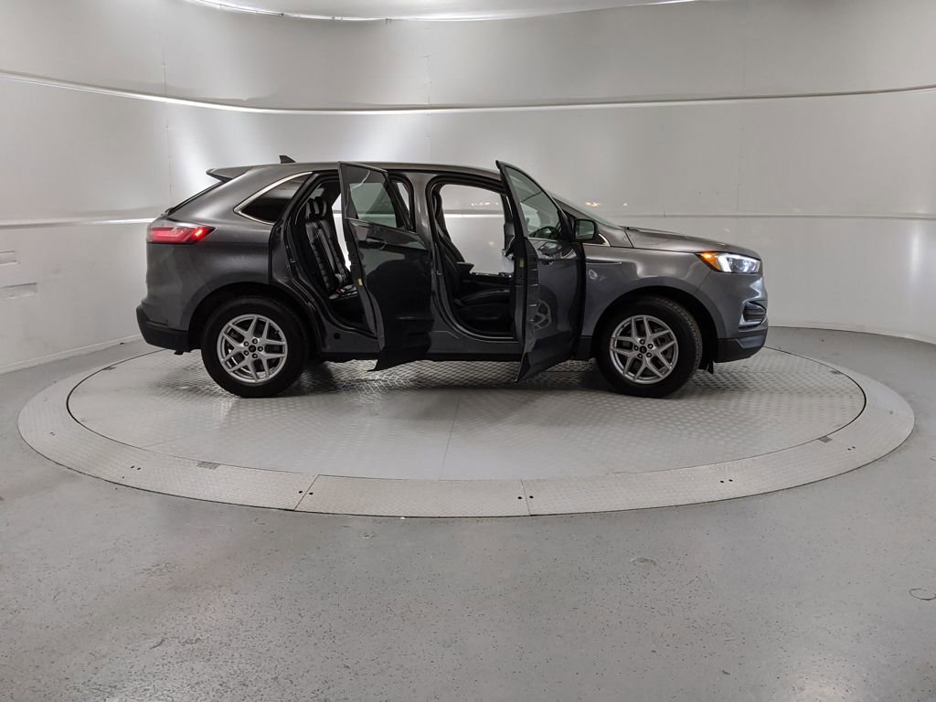 Certified 2024 Ford Edge SEL image 8