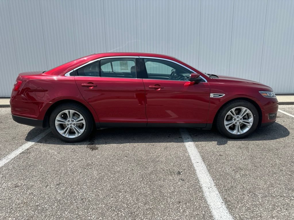 Certified 2018 Ford Taurus SEL w/ Equipment Group 201A FWD image 9
