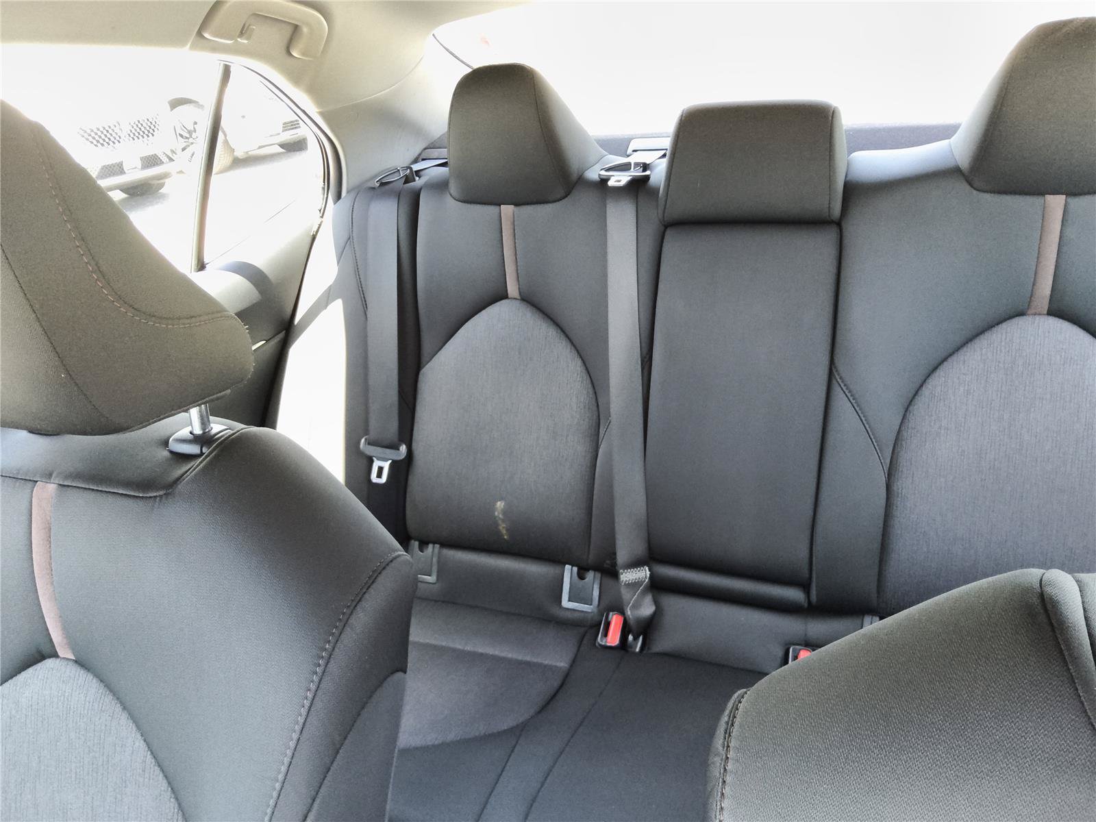 Used 2018 Toyota Camry LE FWD image 18