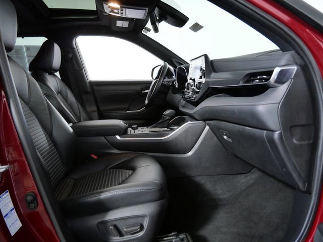 Used 2021 Toyota Highlander XSE image 11