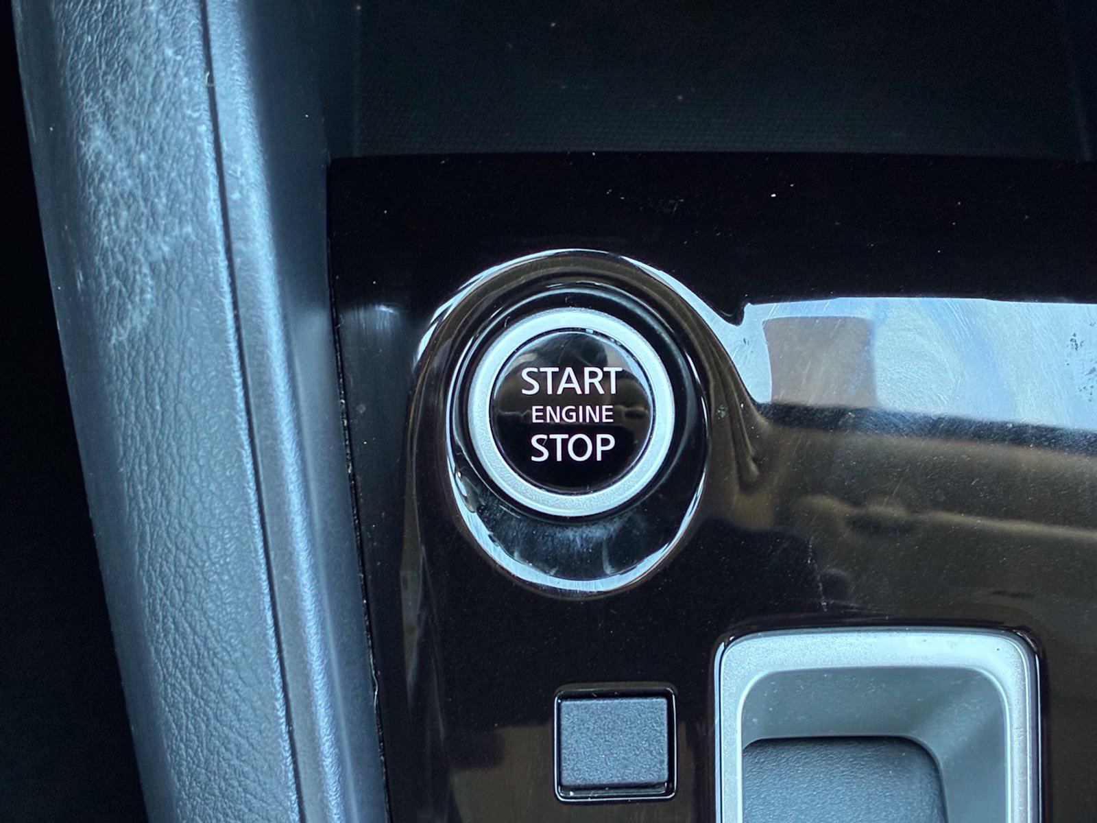 Used 2021 Nissan Versa SV FWD image 20