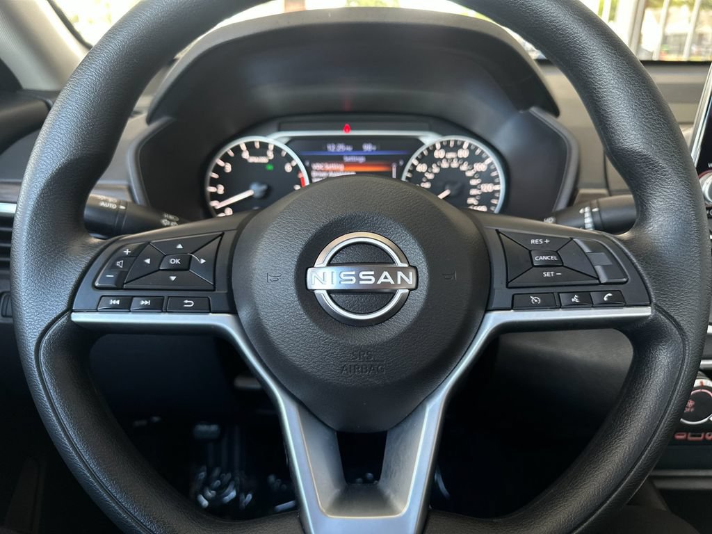 Used 2025 Nissan Altima 2.5 SV FWD image 21