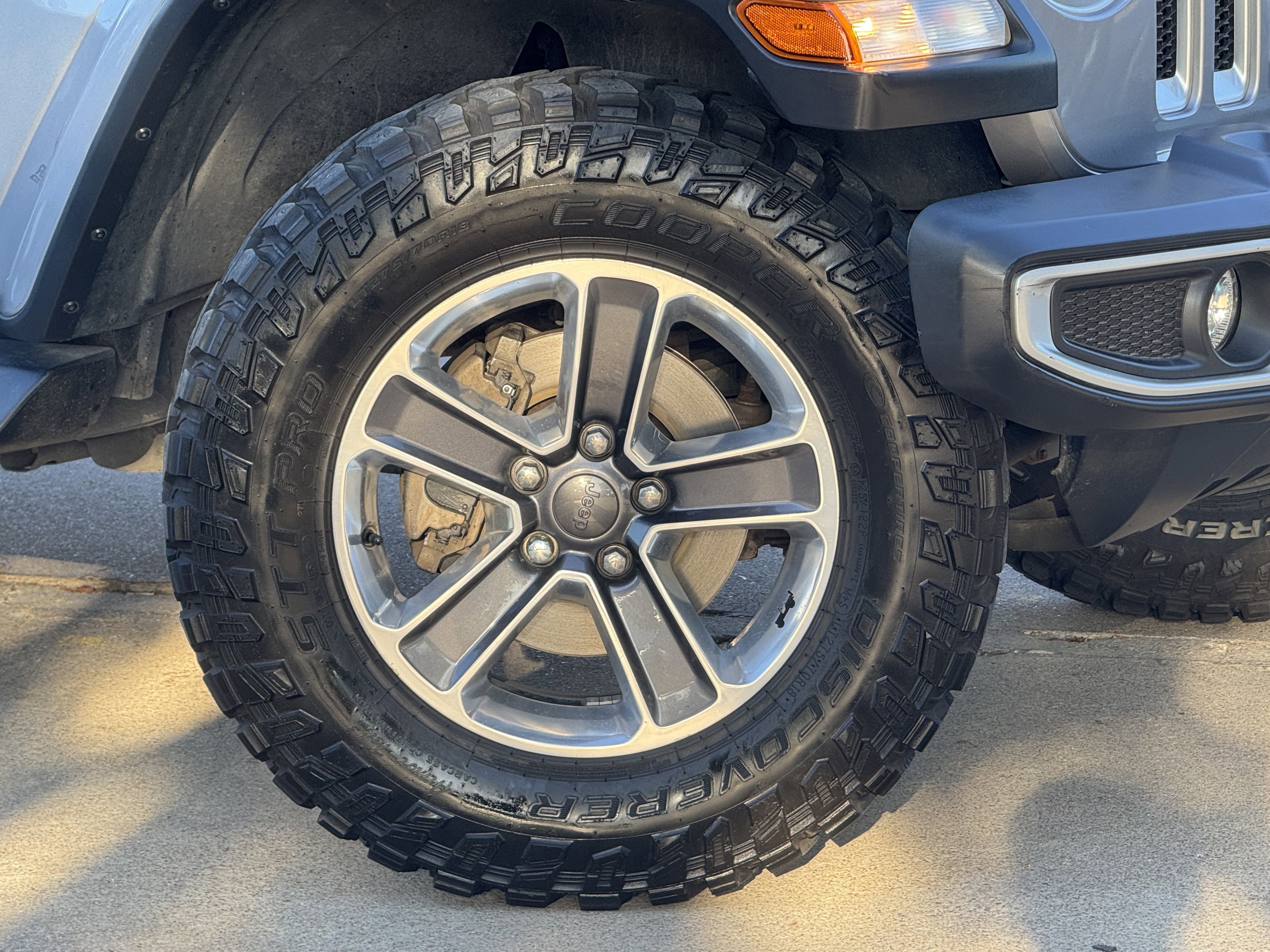 Used 2020 Jeep Wrangler Unlimited Sahara image 9