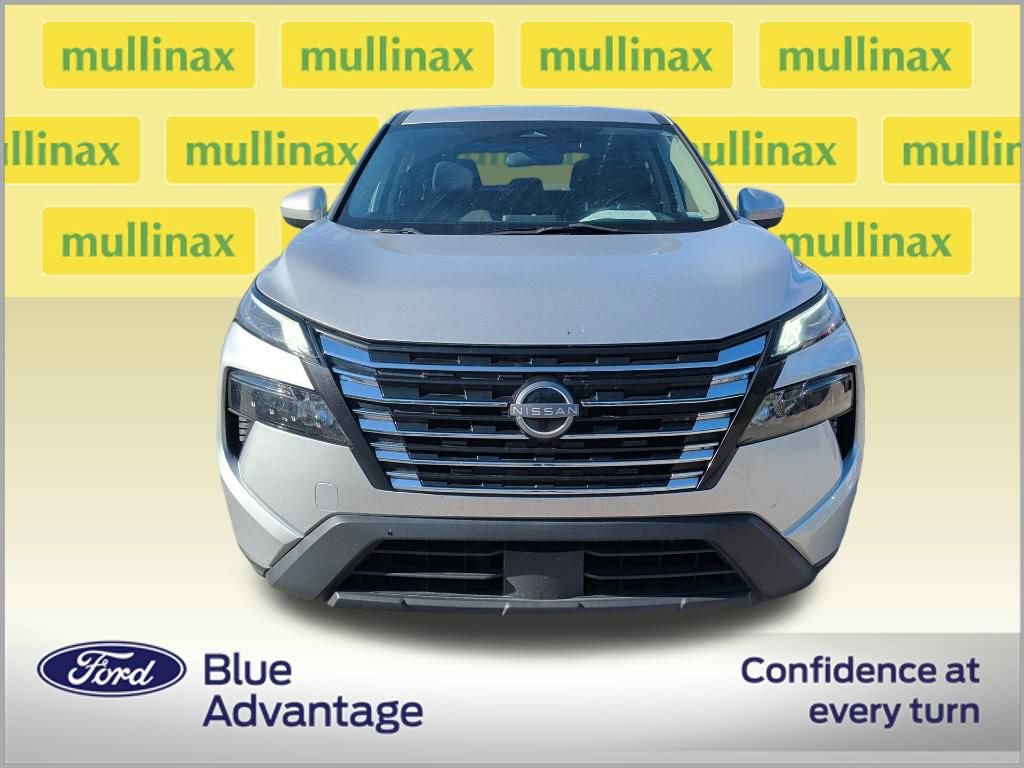Used 2024 Nissan Rogue SV FWD image 2