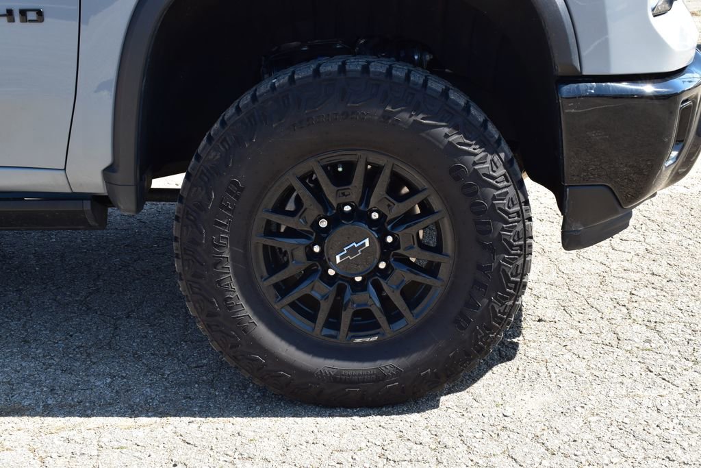 Used 2024 Chevrolet Silverado 2500 ZR2 w/ Technology Package image 5