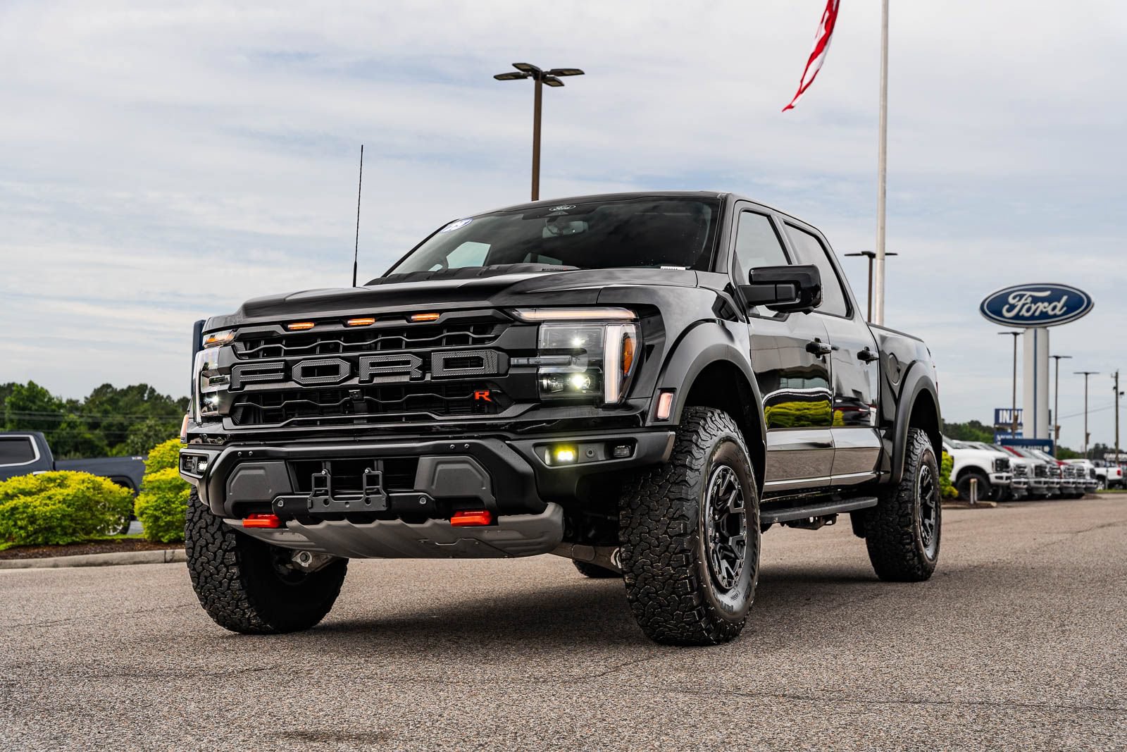Certified 2025 Ford F150 Raptor w/ Equipment Group 803A Raptor R AWD/4WD image 3