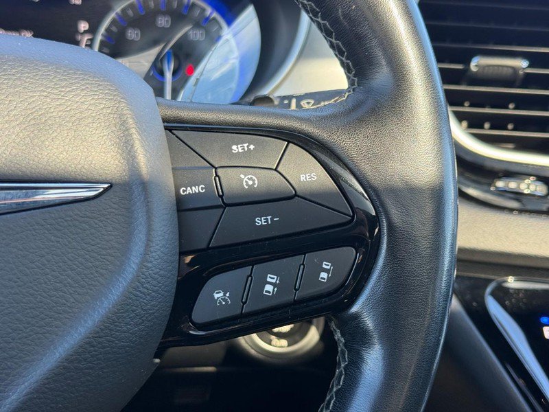 Used 2020 Chrysler Pacifica Touring-L Plus w/ Advanced Safetytec Group FWD image 21