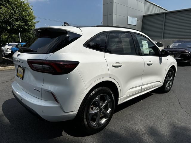 Certified 2023 Ford Escape ST-Line w/ Tech Pack #1 AWD/4WD image 5