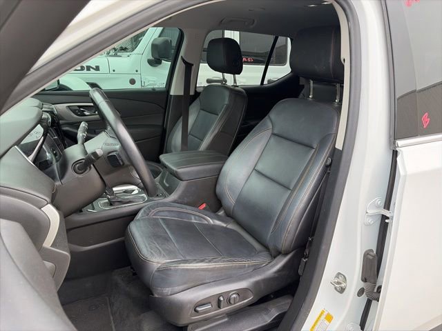 Used 2020 Chevrolet Traverse LT w/ LT Premium Package FWD image 12