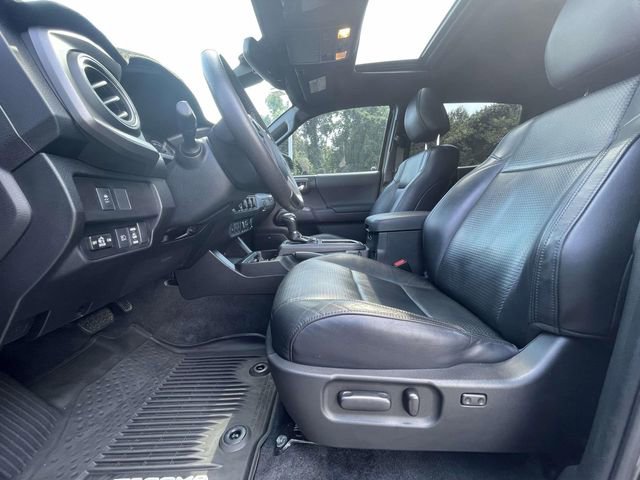Used 2020 Toyota Tacoma TRD Sport w/ TRD Premium Sport Package AWD/4WD image 11