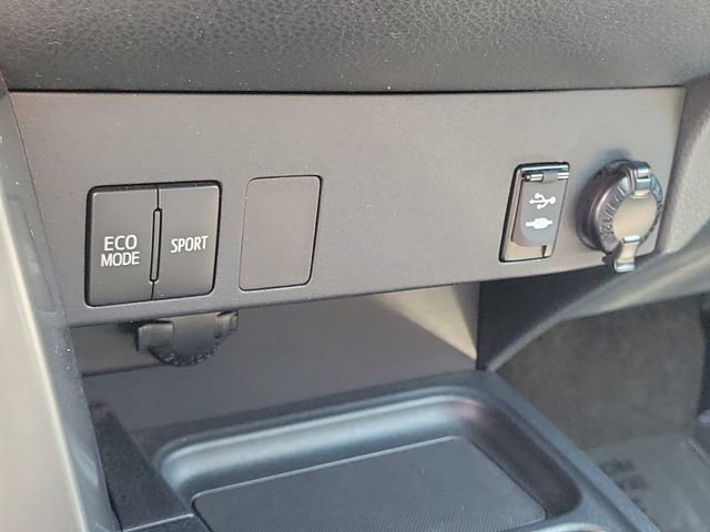 Used 2018 Toyota RAV4 LE w/ All Weather Liner Package FWD image 10