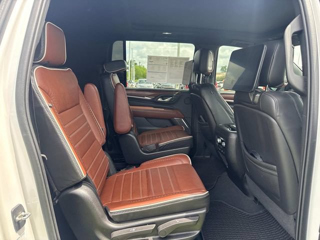 Used 2023 GMC Yukon XL Denali Ultimate AWD/4WD image 11