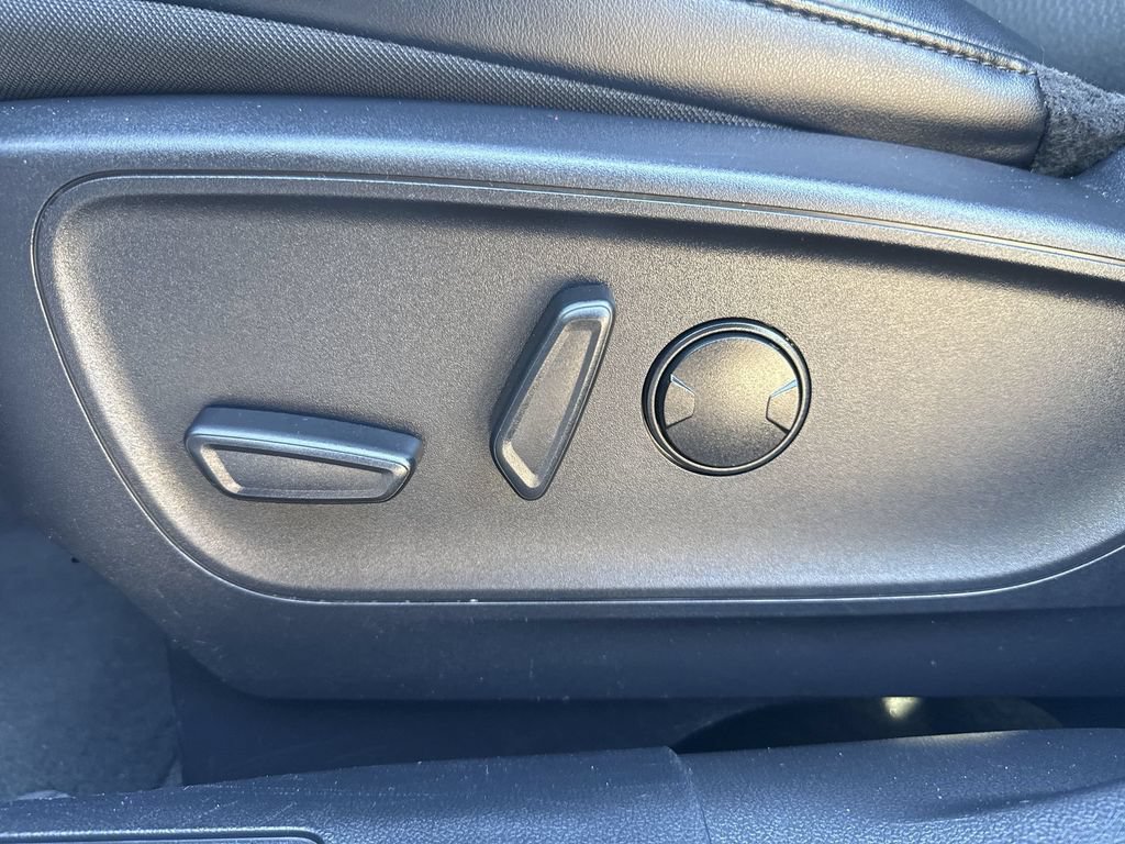 Certified 2025 Ford Escape ST-Line Select AWD/4WD image 12