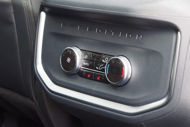 Certified 2025 Ford Expedition Max Platinum w/ Driver's Package image 15