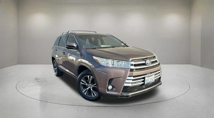 Used 2018 Toyota Highlander Plus w/ Carpet Mat Package (TMS)