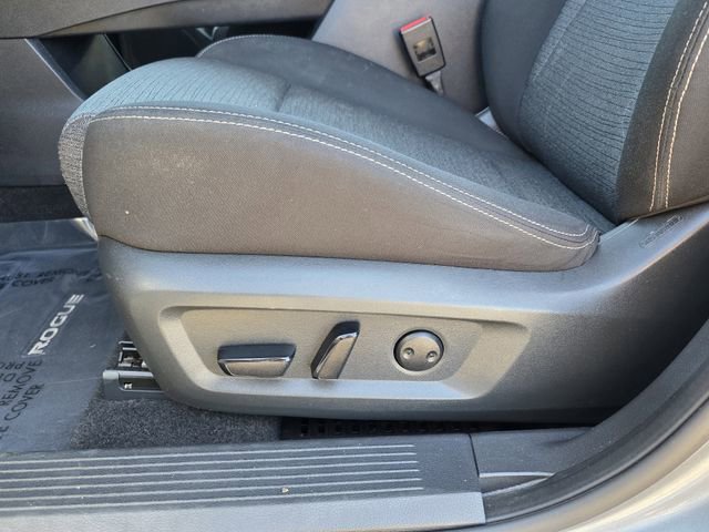 Used 2023 Nissan Rogue SV image 13