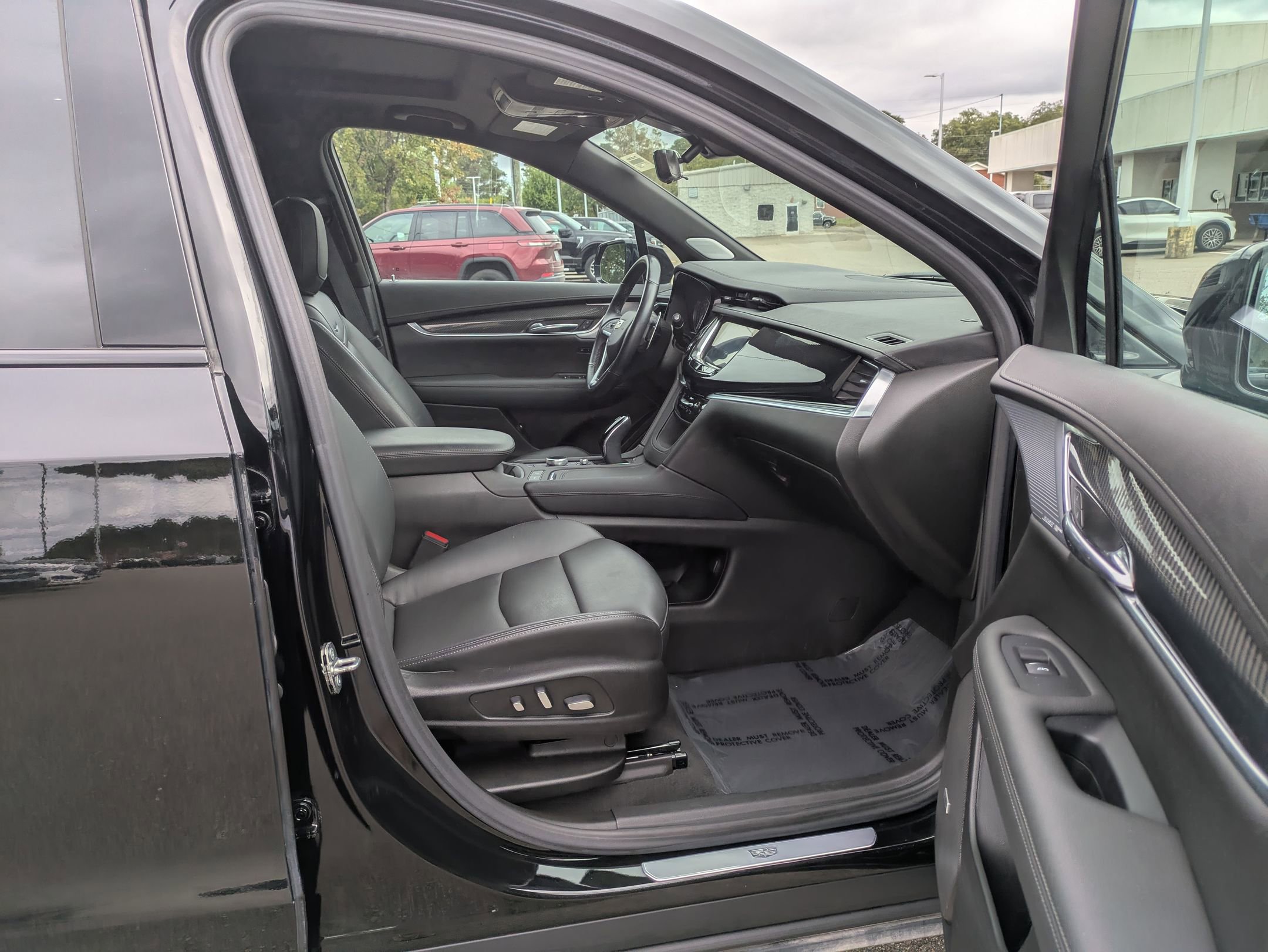 Used 2024 Cadillac XT6 Sport w/ LPO, Onyx Lite Package image 35