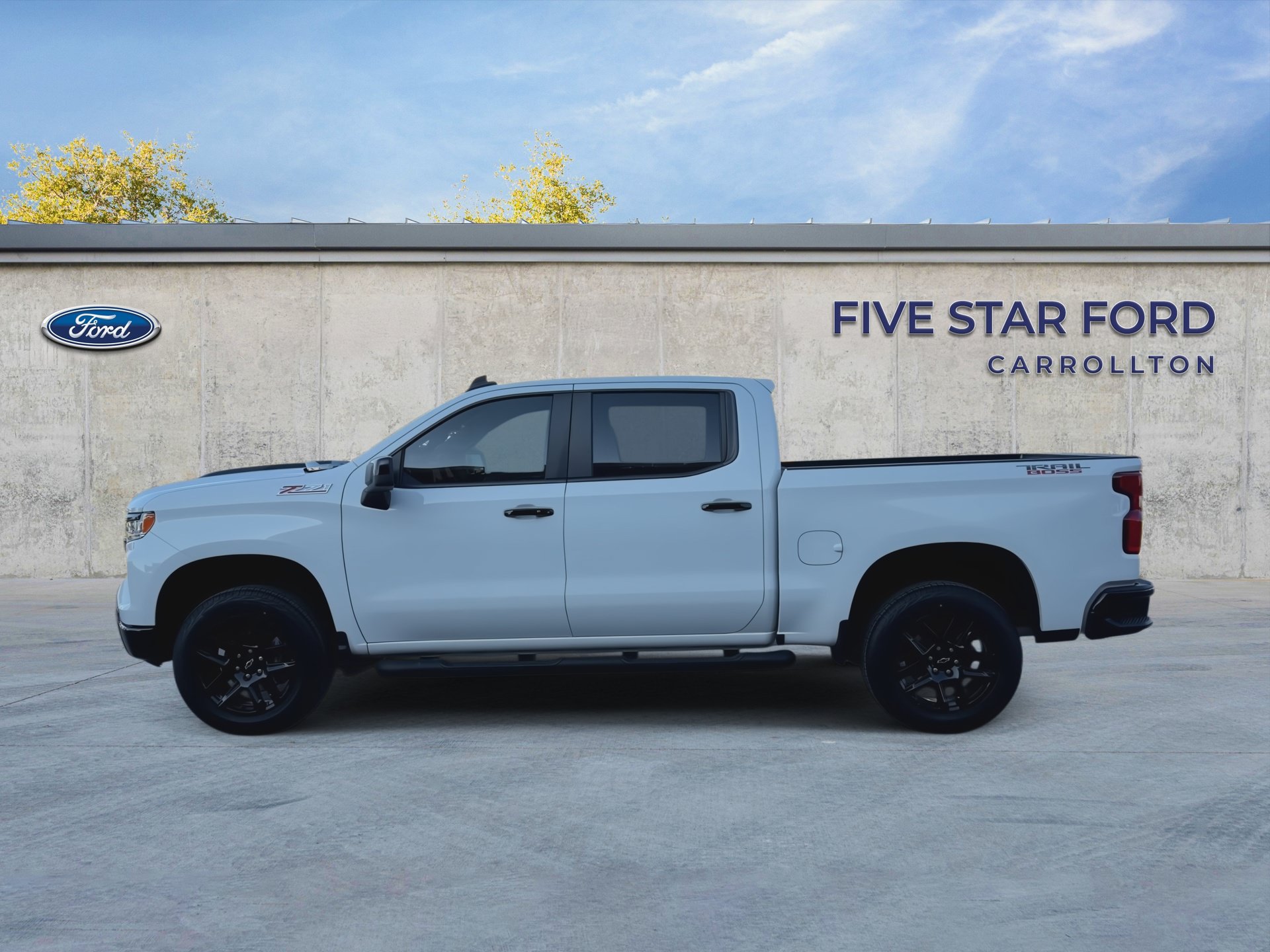 Used 2024 Chevrolet Silverado 1500 LT Trail Boss w/ Convenience Package II AWD/4WD image 5