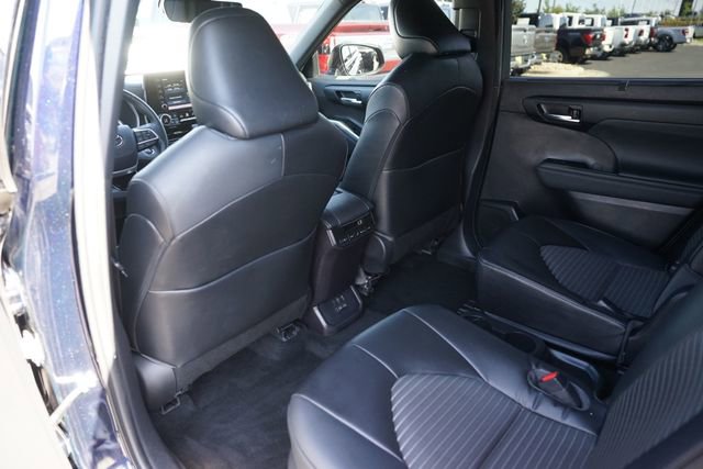 Used 2022 Toyota Highlander XSE AWD/4WD image 12