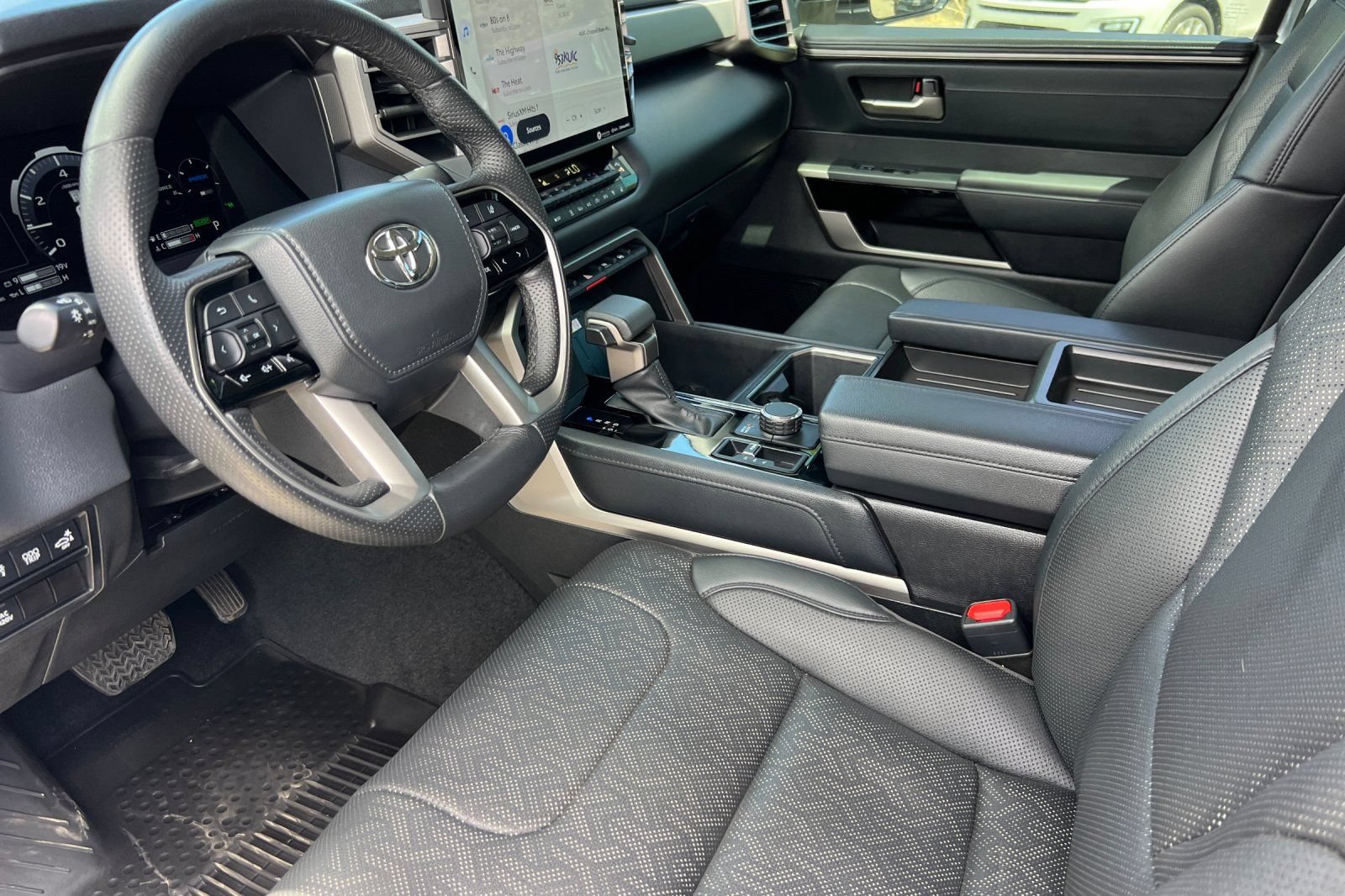 Used 2023 Toyota Tundra Limited w/ Power Package AWD/4WD image 11