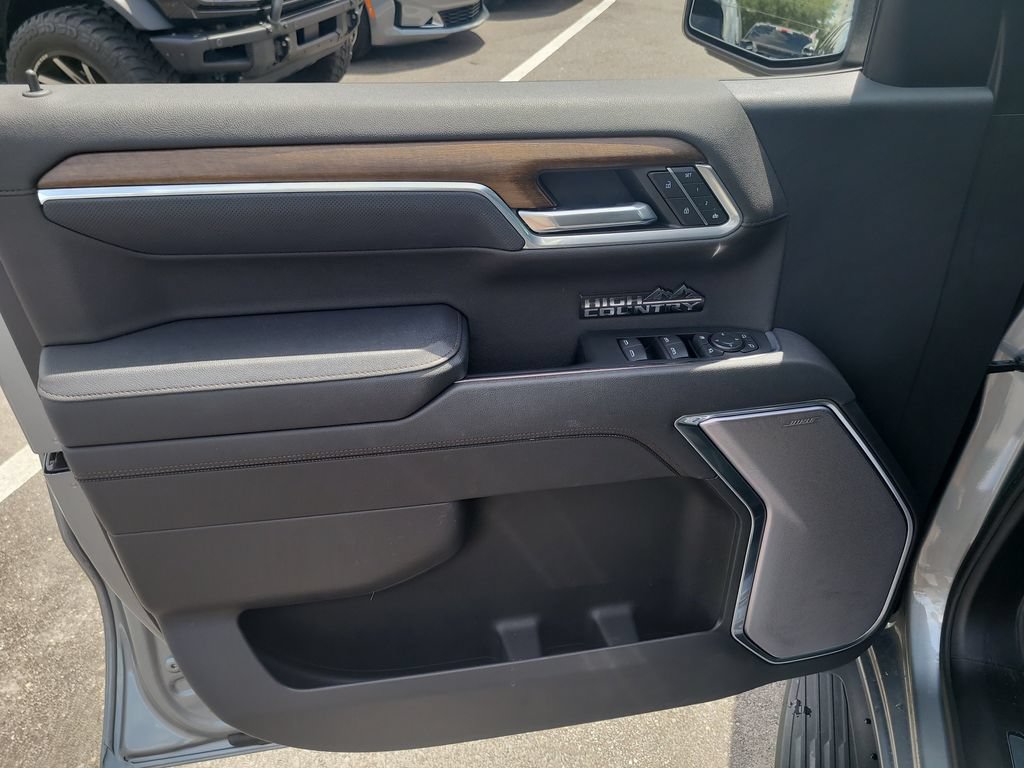 Used 2025 Chevrolet Silverado 1500 High Country w/ High Country Premium Package AWD/4WD image 14