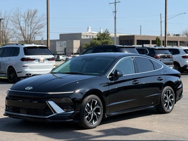 Used 2025 Hyundai Sonata SEL AWD/4WD image 3