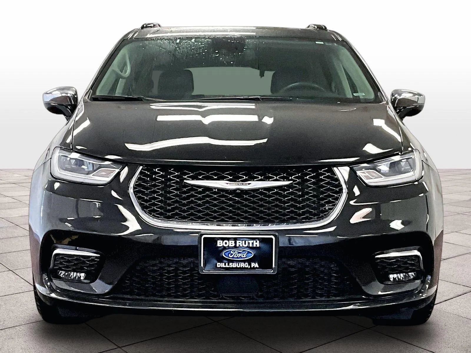 Used 2023 Chrysler Pacifica Limited FWD image 3