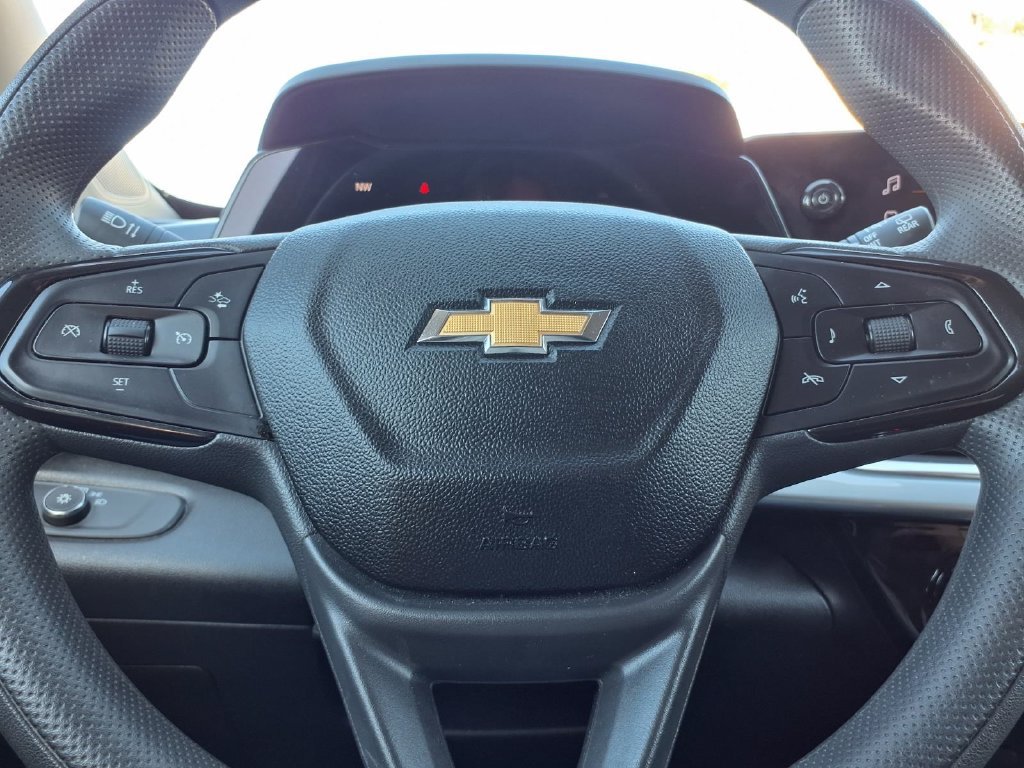 Used 2025 Chevrolet Trax LT FWD image 24