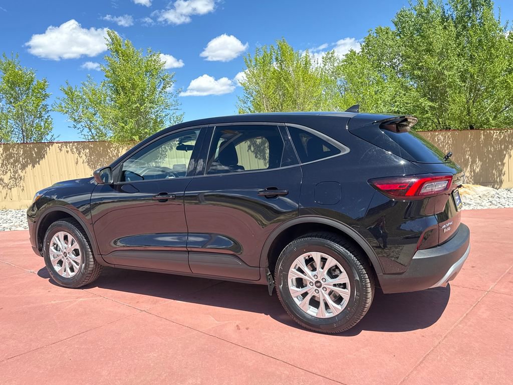 Certified 2025 Ford Escape Active AWD/4WD image 5