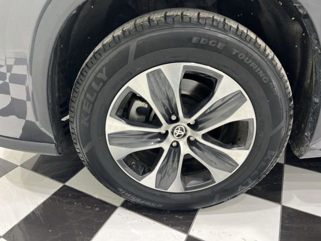 Used 2022 Toyota Highlander XLE FWD image 30