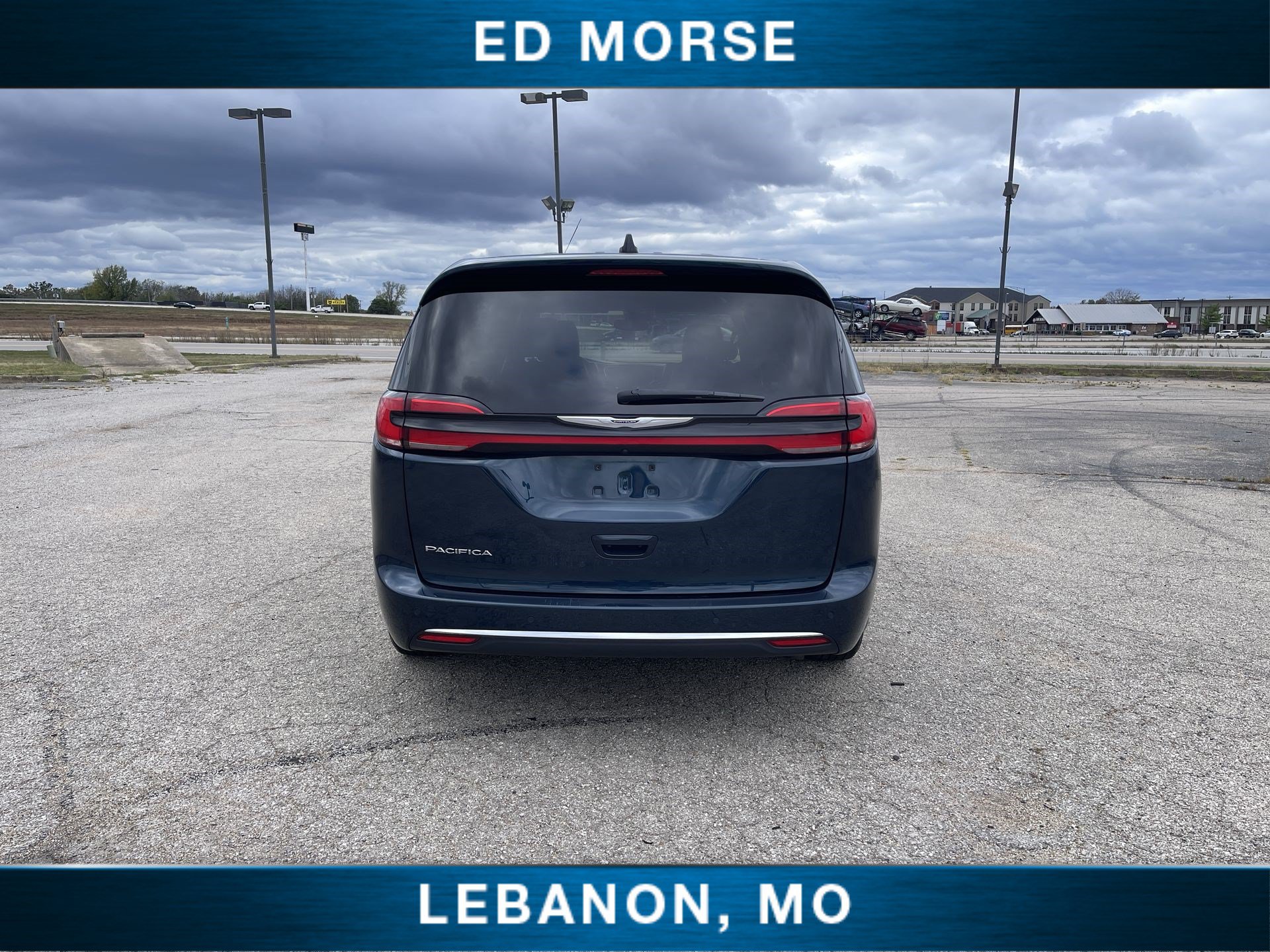 Used 2025 Chrysler Pacifica Select FWD image 7