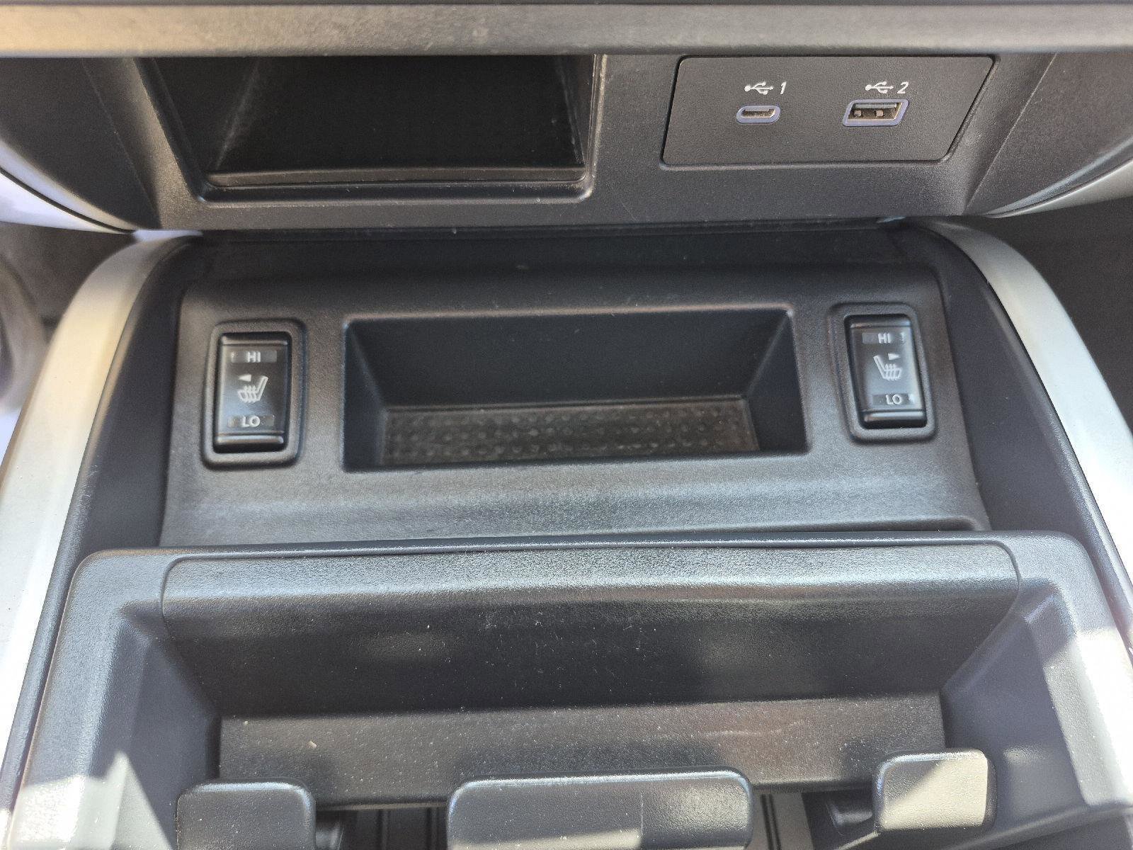 Used 2020 Nissan Titan SV w/ SV Convenience Package image 14