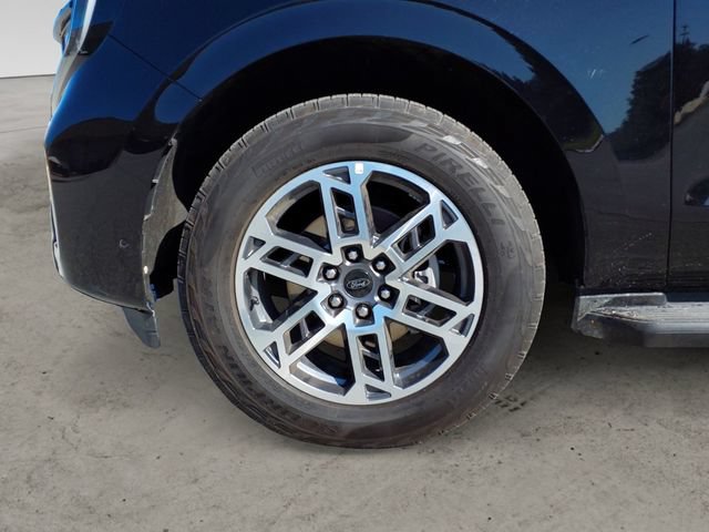 Certified 2025 Ford Expedition Active AWD/4WD image 9