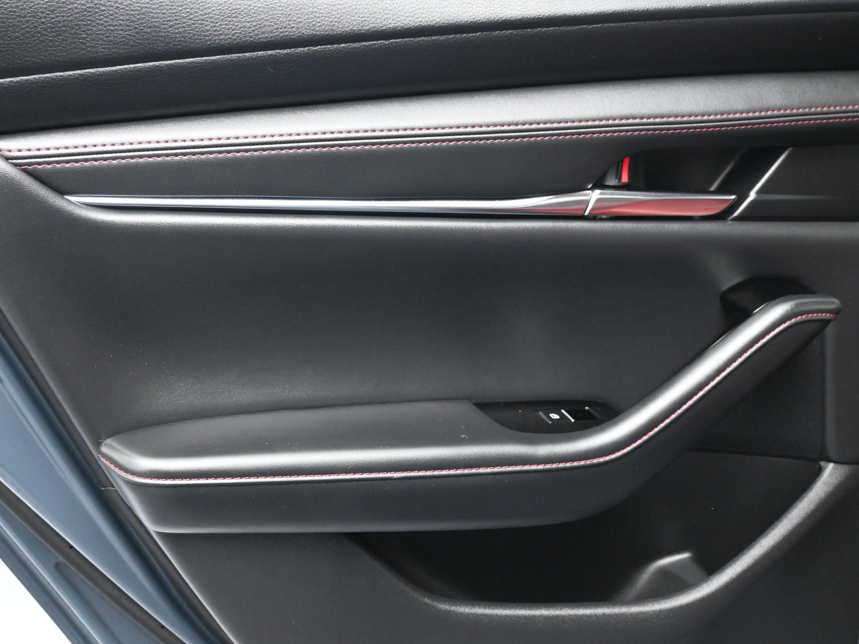 Used 2024 MAZDA MAZDA3 s image 32