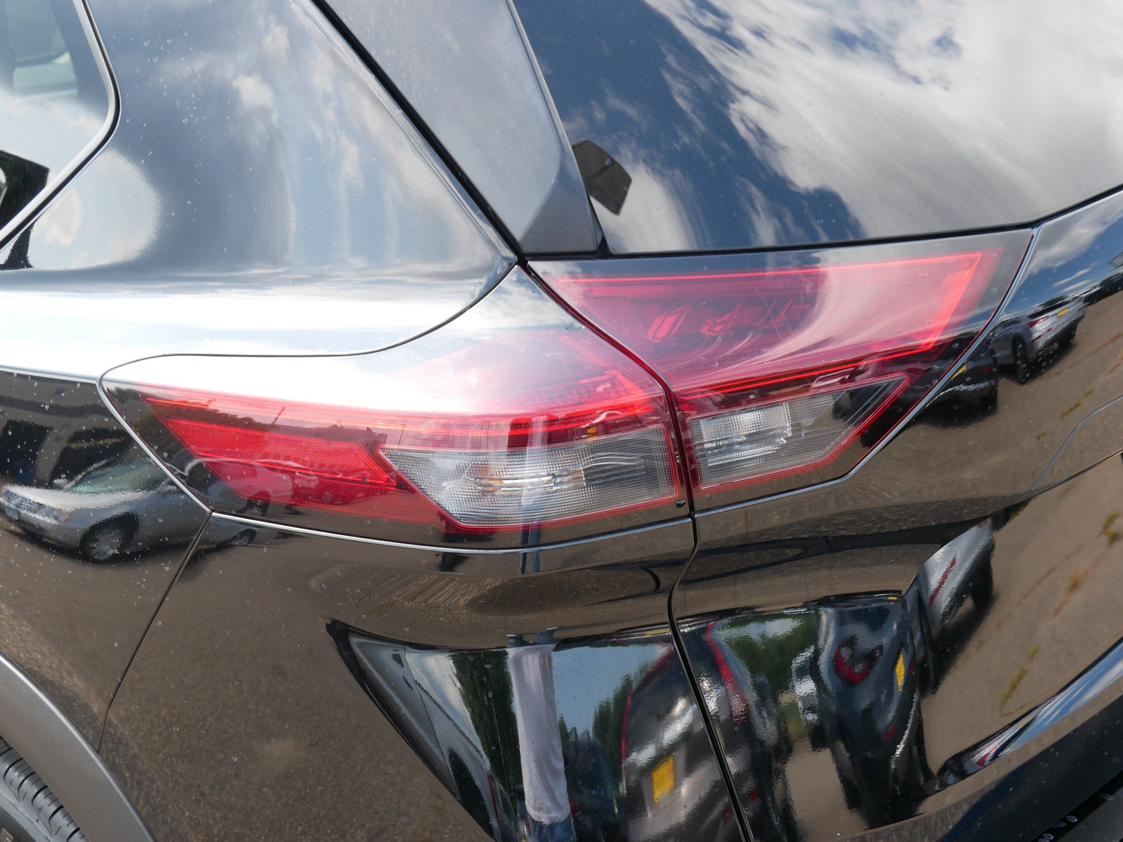 Used 2024 Nissan Rogue S AWD/4WD image 17