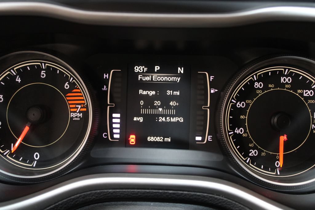Used 2018 Jeep Cherokee Latitude Plus FWD image 31