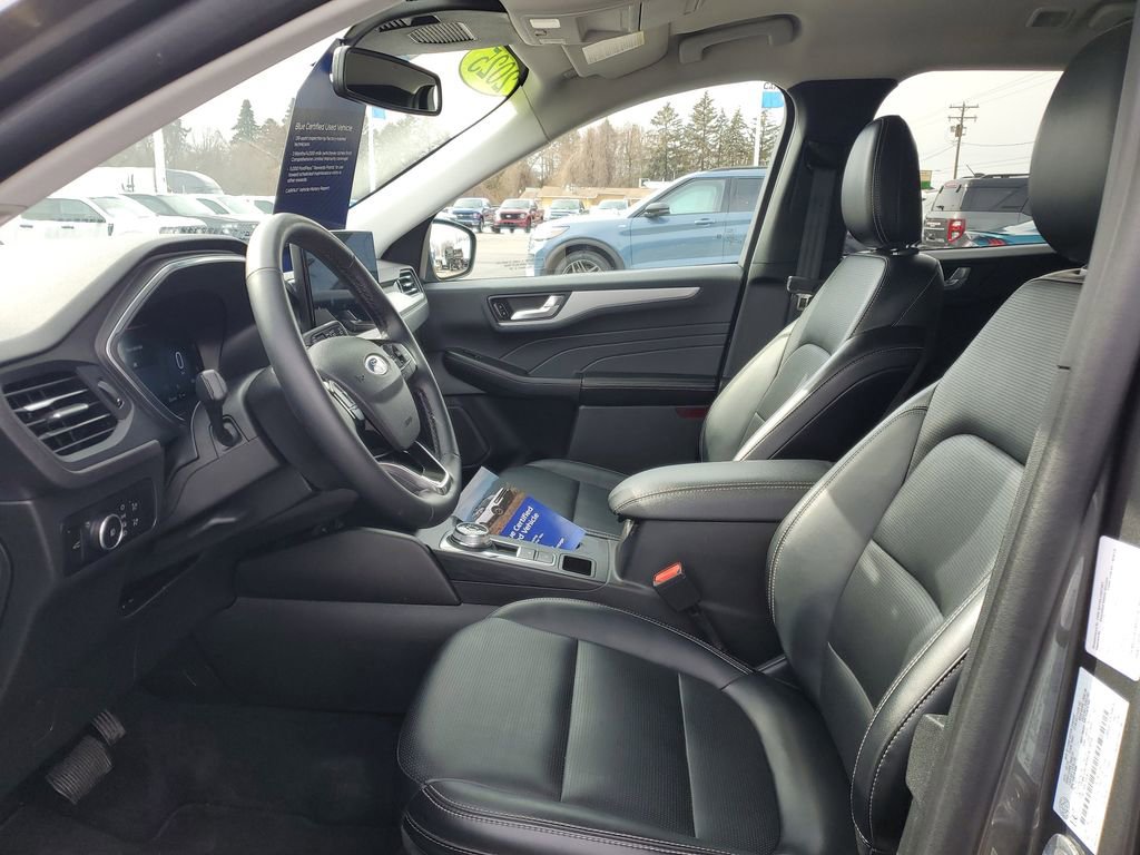 Certified 2025 Ford Escape Platinum AWD/4WD image 8