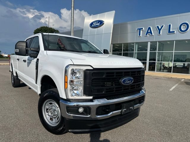 Certified 2023 Ford F250 XL w/ XL Chrome Package AWD/4WD image 4