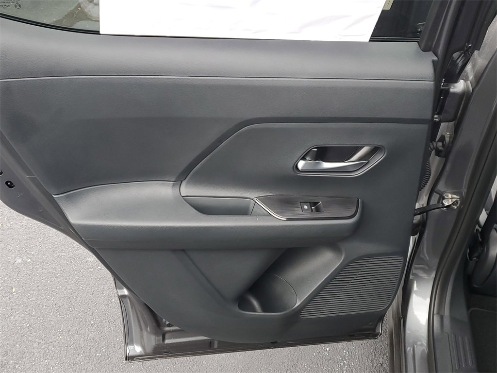 Used 2025 Nissan Kicks SV w/ SV Premium Package image 8