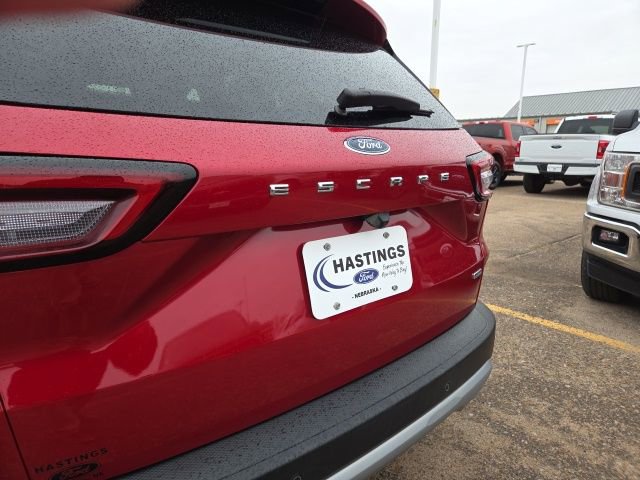 Certified 2025 Ford Escape SE w/ PHEV Premium Package FWD image 5